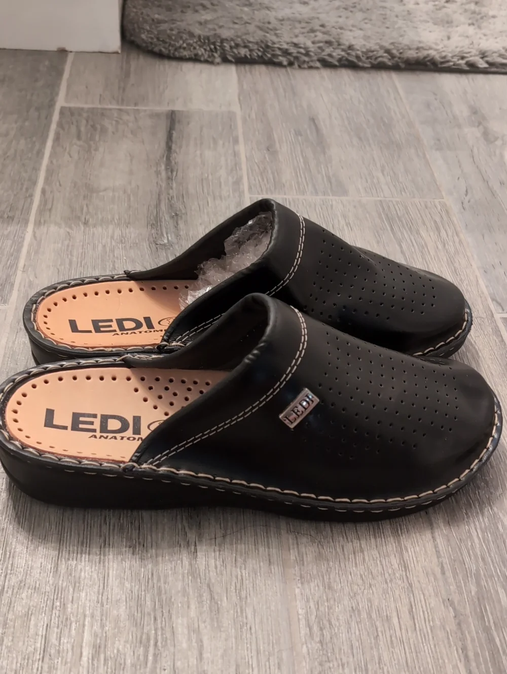 Black Ledi Unisex Slip-On Clogs